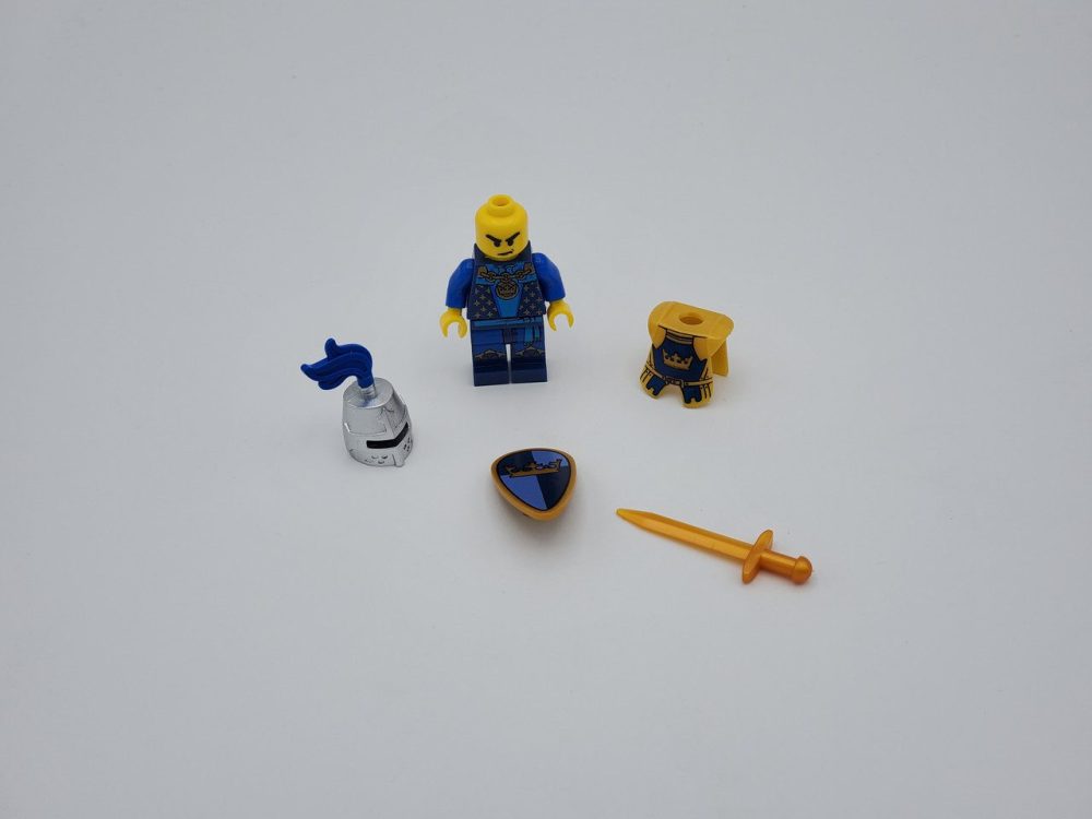 Blue Crown Knights Style 2 Minifigures Set of 10pcs - Image 8