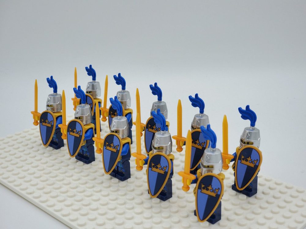 Blue Crown Knights Style 2 Minifigures Set of 10pcs - Image 4