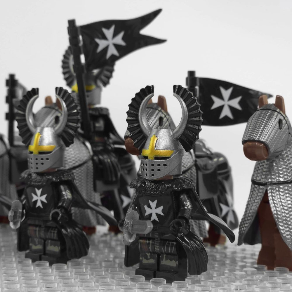 crusades-mounted-knights-hospitallers-armored-warhorse-minifigure-set-of-10pcs-with-assortment-of