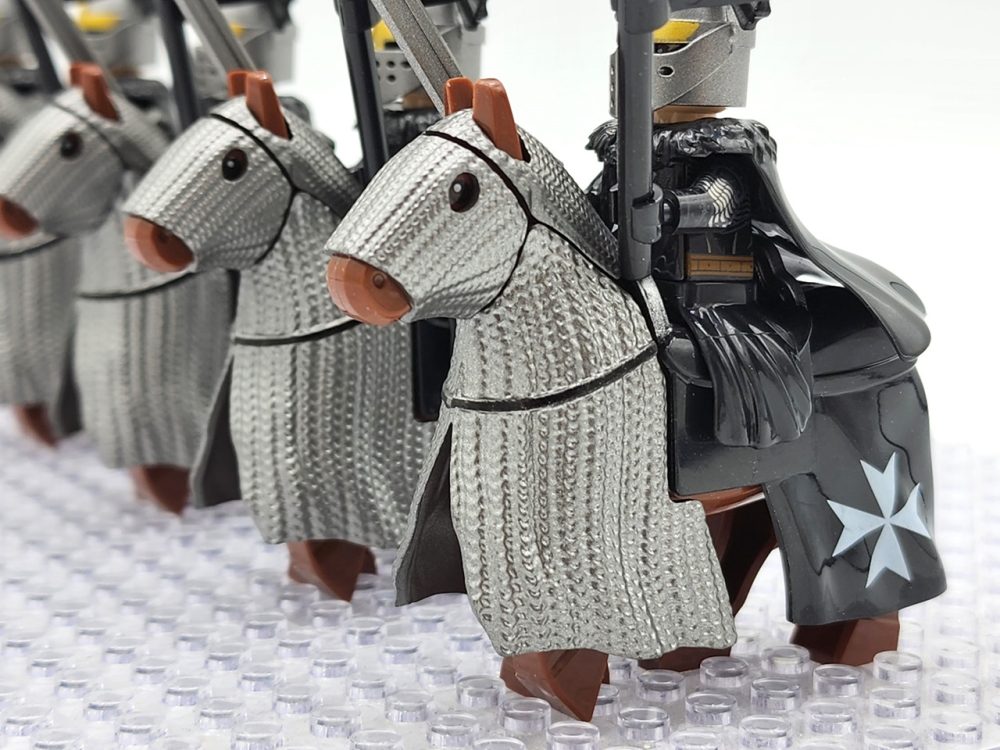 crusades-mounted-knights-hospitallers-armored-warhorse-minifigure-set-of-10pcs-with-assortment-of