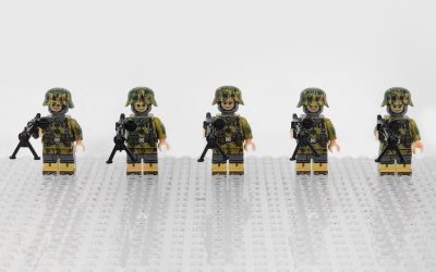 hermann-goering-paratrooper-ww2-soldiers-mg-42-machine-gun-minifigure-set-of-5pcs