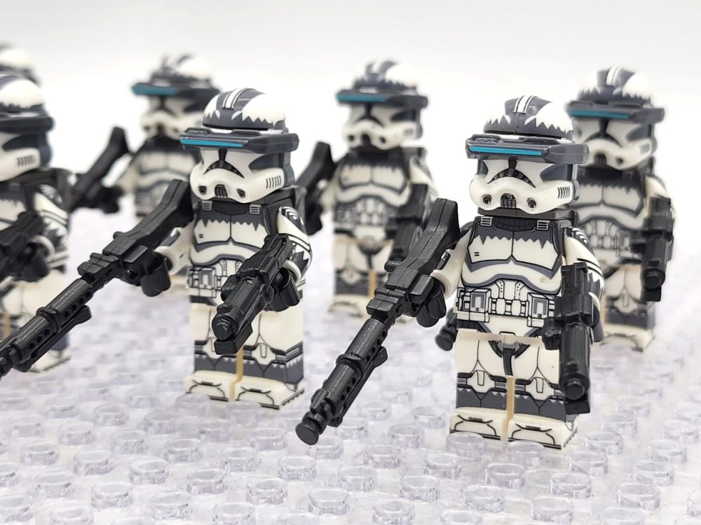 Star Wars 104th Wolfpack Sargeants Clone Trooper Minifigure Set - Image 7