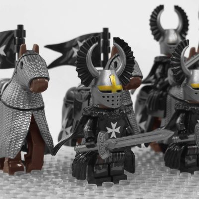crusades-mounted-knights-hospitallers-armored-warhorse-minifigure-set-of-10pcs-with-assortment-of
