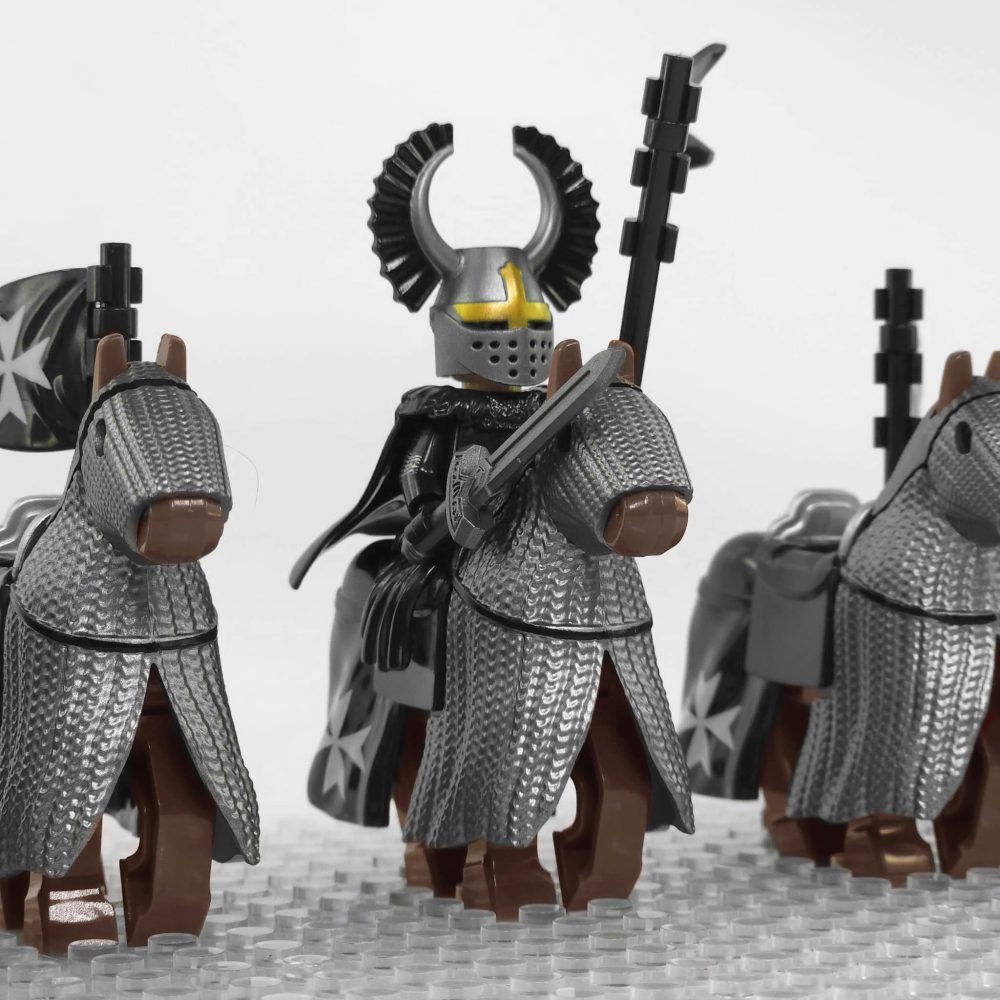 crusades-mounted-knights-hospitallers-armored-warhorse-minifigure-set-of-10pcs-with-assortment-of