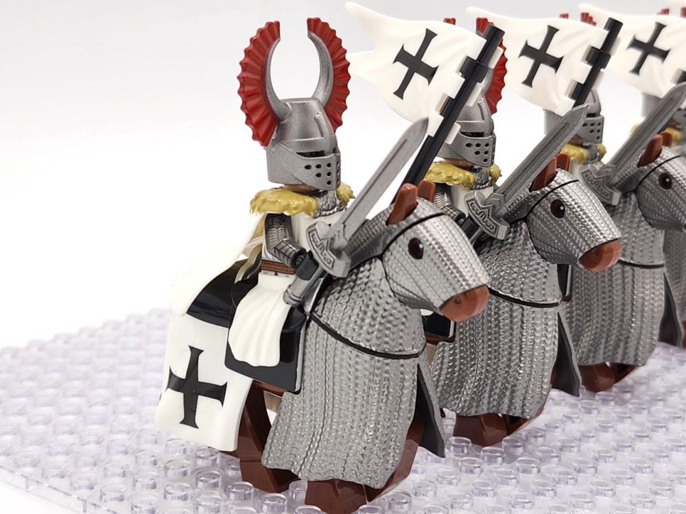 crusades-mounted-teutonic-knights-armored-warhorse-minifigure-set-of-10pcs-with-assortment-of
