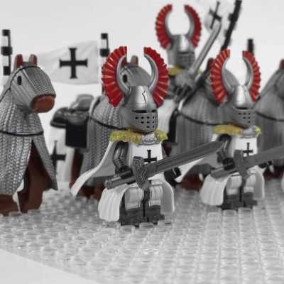 crusades-mounted-teutonic-knights-armored-warhorse-minifigure-set-of-10pcs-with-assortment-of
