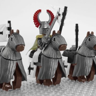 crusades-mounted-teutonic-knights-armored-warhorse-minifigure-set-of-10pcs-with-assortment-of