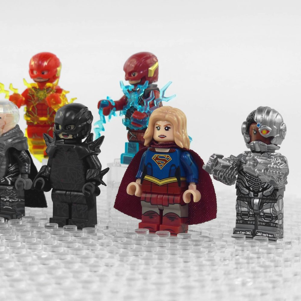 DC Heroes The Flash Supergirl General Zod Minifigure Set 8pcs with Weapons & Accessories - Image 7