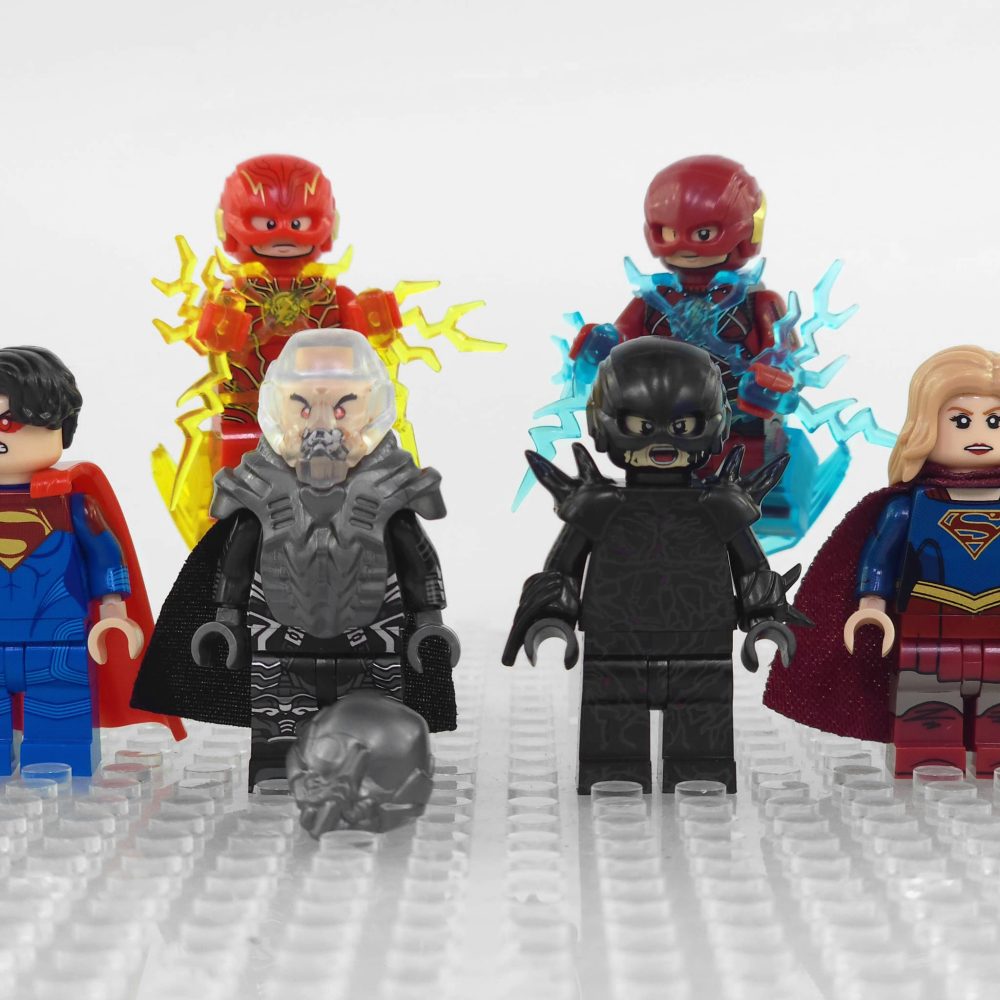 DC Heroes The Flash Supergirl General Zod Minifigure Set 8pcs with Weapons & Accessories - Image 6