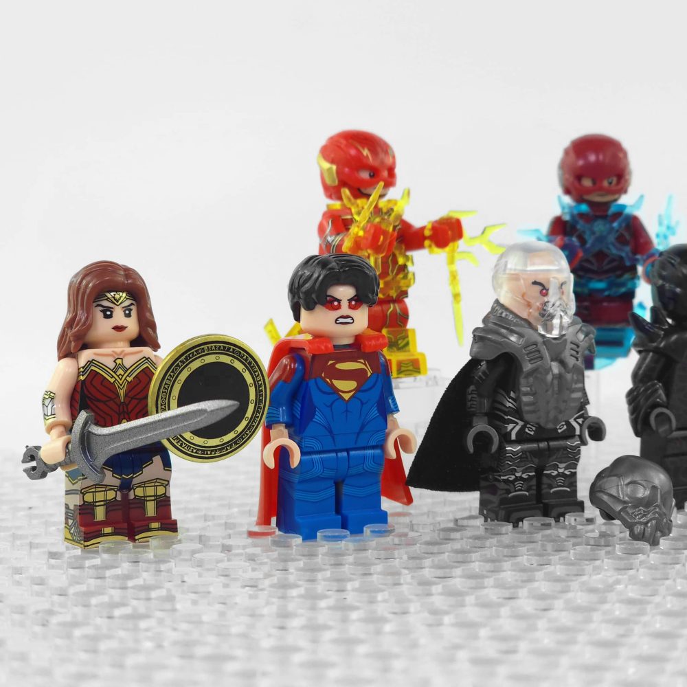 DC Heroes The Flash Supergirl General Zod Minifigure Set 8pcs with Weapons & Accessories - Image 5