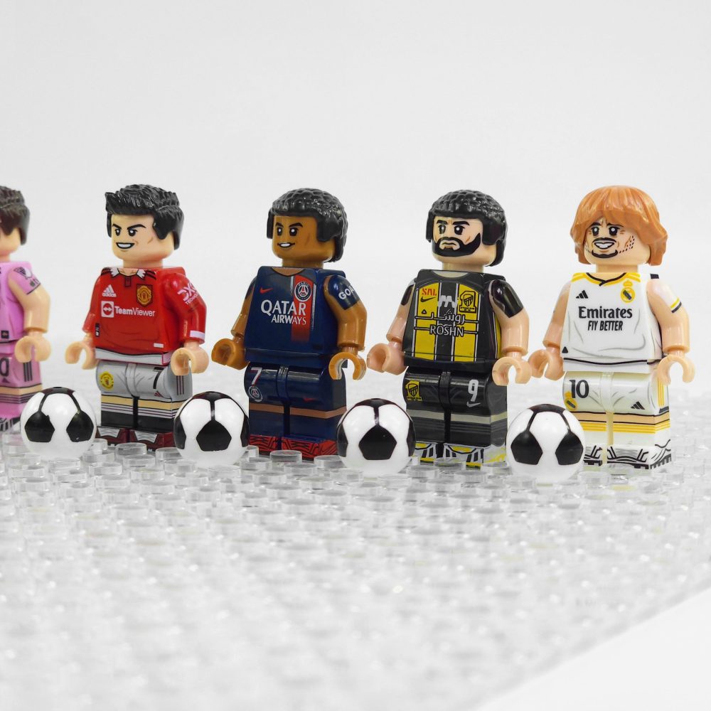 fifa-football-star-players-minifigures-set-with-football-and-trophy-accessory