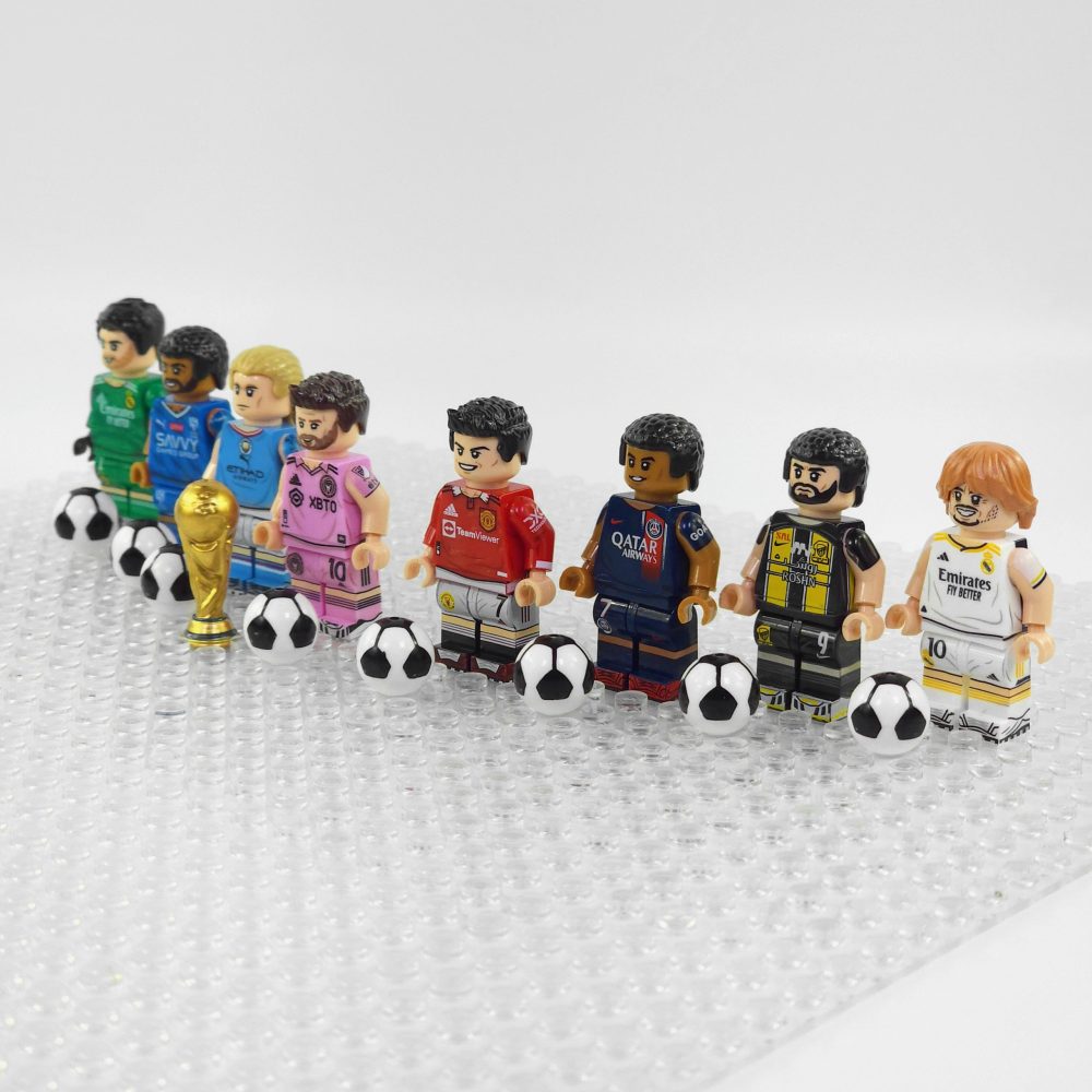 fifa-football-star-players-minifigures-set-with-football-and-trophy-accessory
