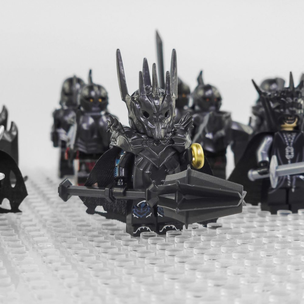 lord-the-rings-sauron-witch-king-and-mordor-orcs-minifigure-set-13pcs