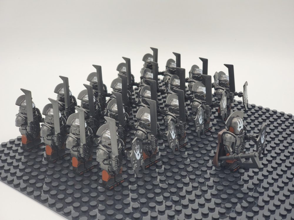 Lord the Rings Uruk-Hai Heavy Swords Minifigure Set 21pcs - Image 2