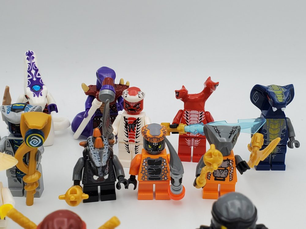 ninjago-ninjago-vs-serpentine-24-piece-minifigure-collection