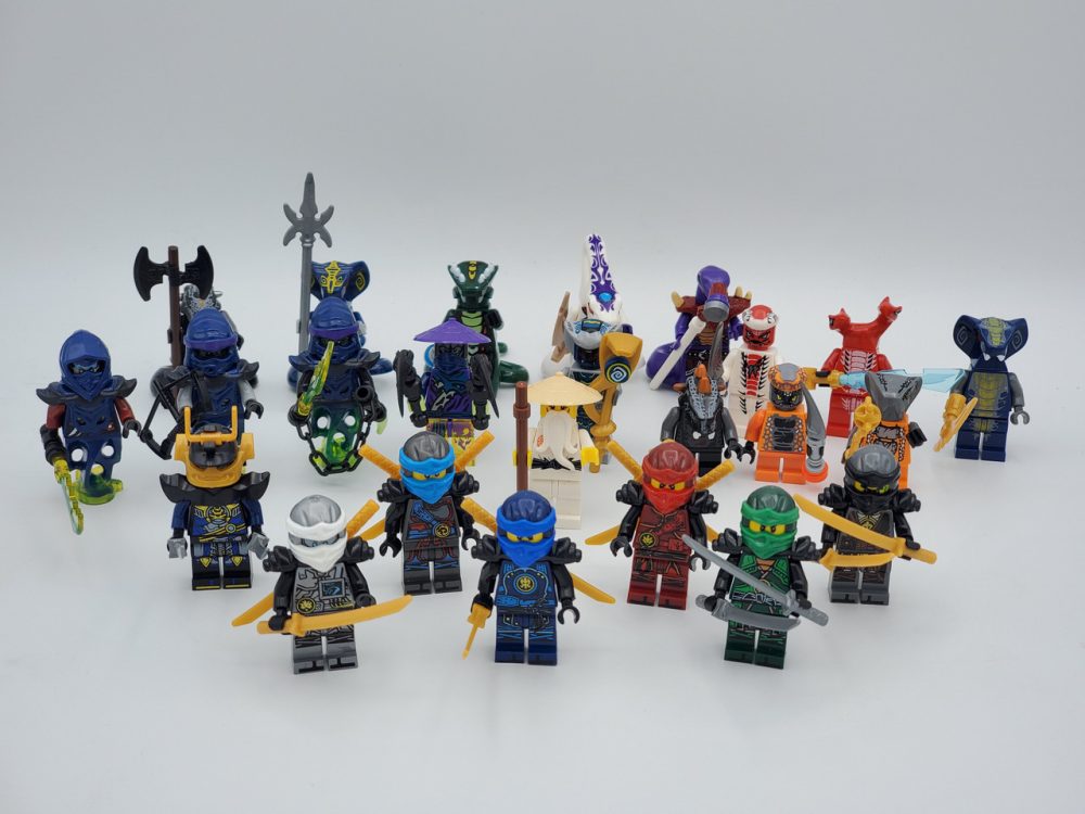 ninjago-ninjago-vs-serpentine-24-piece-minifigure-collection
