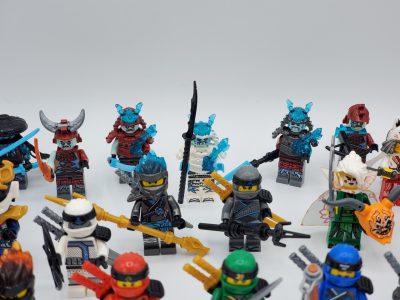 ninjago-secrets-of-the-forbidden-spinjitzu-blizzard-samurai-24-piece-minifigure-collection