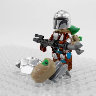 star-wars-mandalorian-with-beskar-armour-and-baby-grogu-minifigure-set