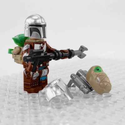 star-wars-mandalorian-with-beskar-armour-and-baby-grogu-minifigure-set