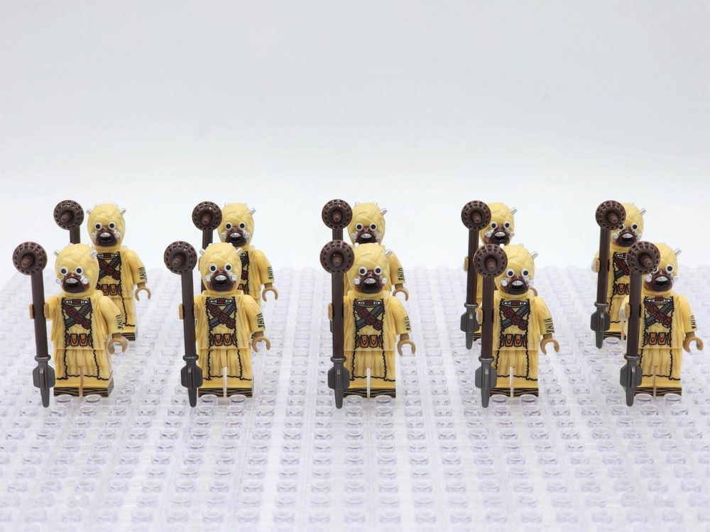 star-wars-tusken-raiders-with-gaderffii-stick-minifigure-set