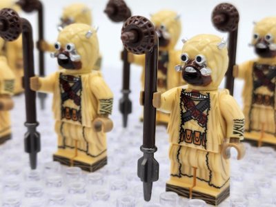 star-wars-tusken-raiders-with-gaderffii-stick-minifigure-set