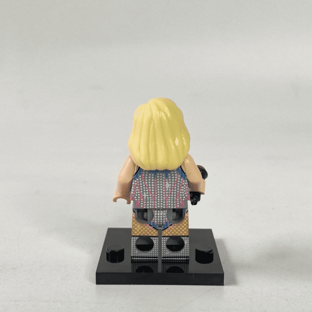 taylor-swift-platinum-hit-maker-minifigure-with-microphone