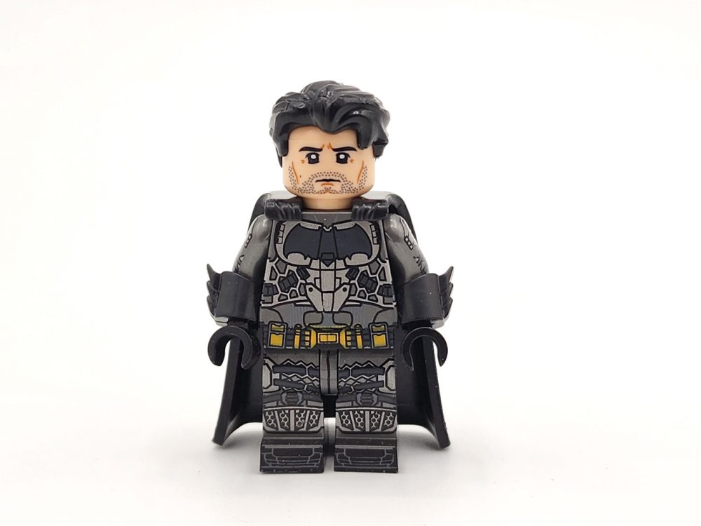 The Batman 2022 & Alfred Batman Minifigure Set 2pcs - Image 4