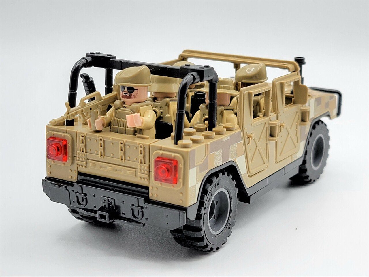 us-marines-humvee-patrol-minifigure-set-of-12pcs-with-humvee